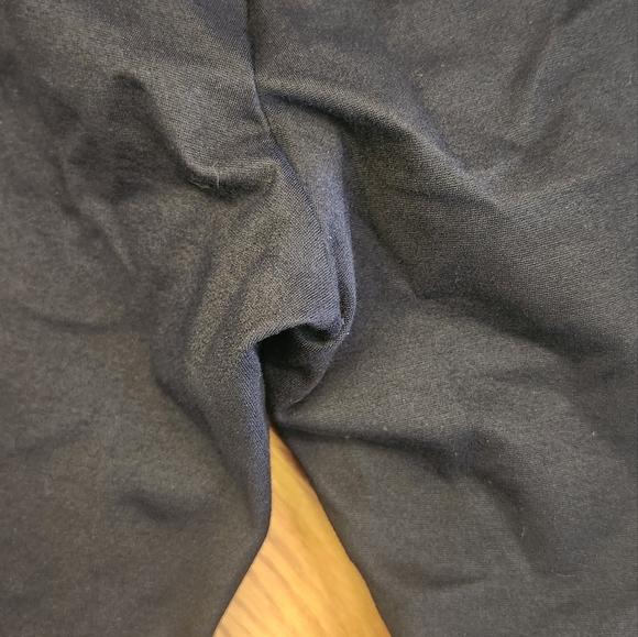 Black Thick Cropped Leggings With Textured Side Details Size Large - Picture 9 of 9